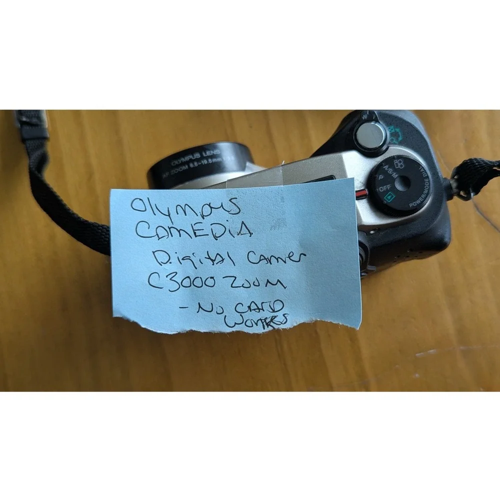Olympus CAMEDIA C3000 Zoom Digital‎ Camera 33 Megapixel Silver Black Strap